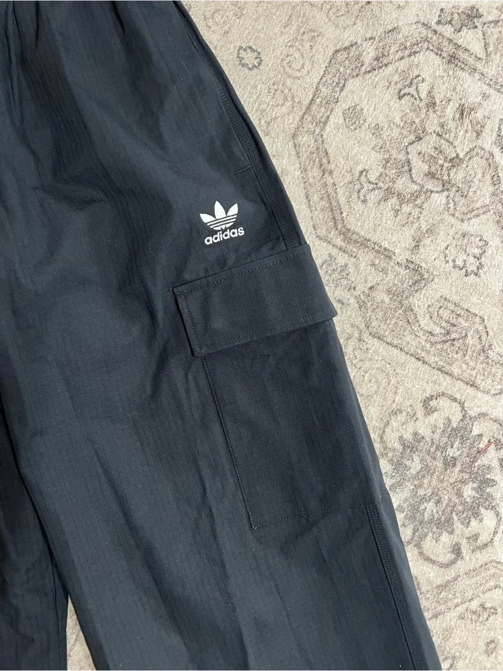 Men’s Adidas Originals Trefoil Essentials Woven Cargo Pants in black